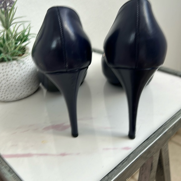 Giorgio Armani blue patent leather heels. Size 40 1/2 without  box. - Picture 3 of 3